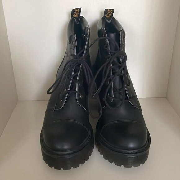 Dr. Martens Averil Leather Heeled Padded Lace Up Combat Lug Sole Ankle Boots - Picture 2 of 9